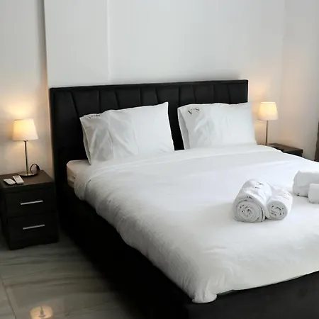 Veranda 8 Three Bedrooms Big Sun Terrace & Jacuzzi Lägenhet Limassol