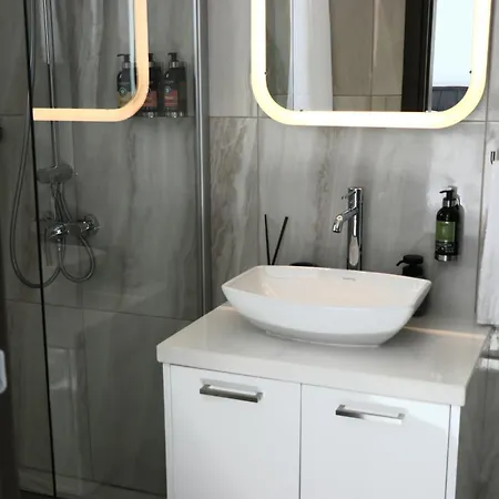 Veranda 8 Three Bedrooms Big Sun Terrace & Jacuzzi Apartman Limassol
